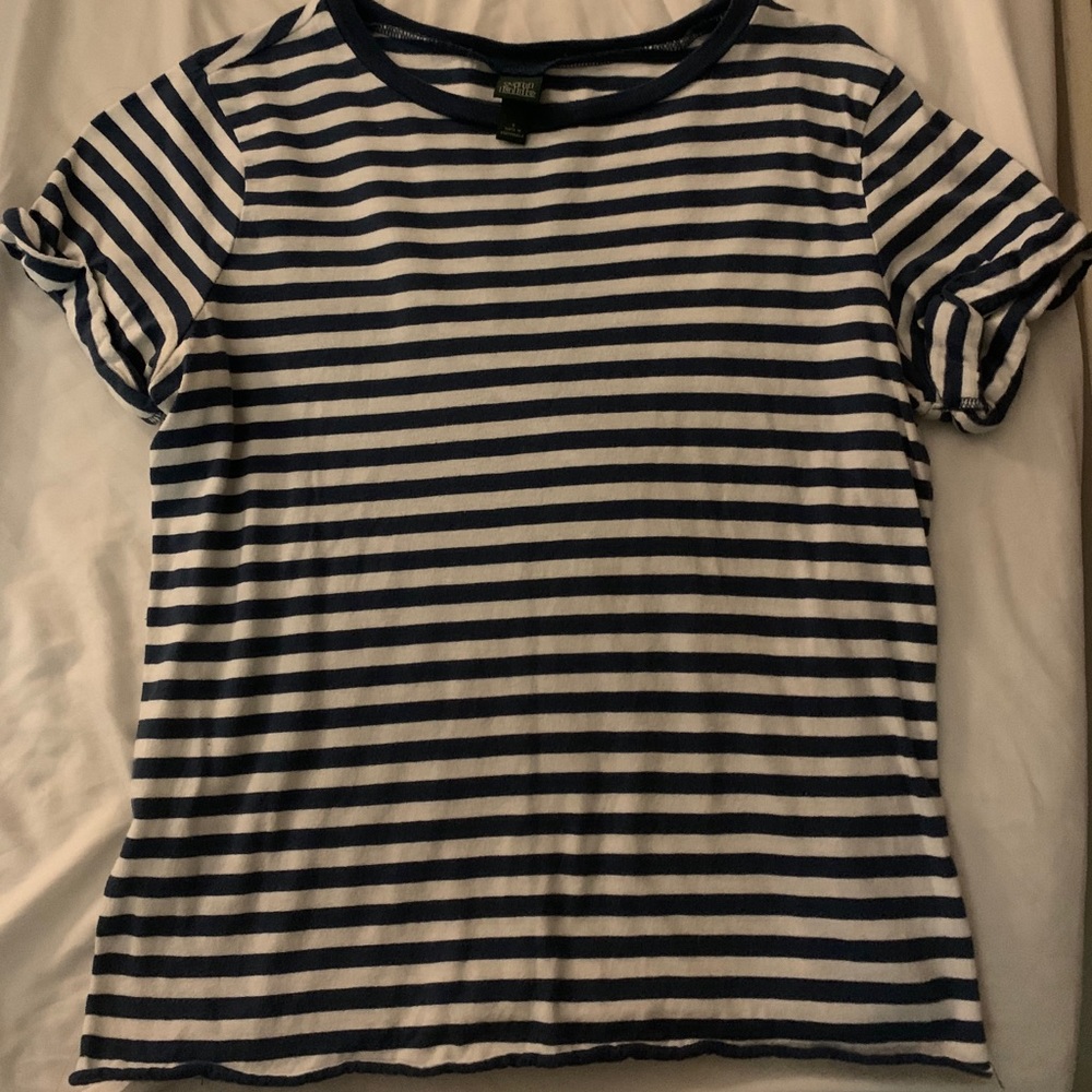 blue stripped tshirt
